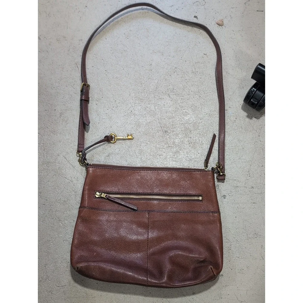 Fossil Vintage 1990's Camel Brown 100% Leather Crossbody Bag Zip Closure